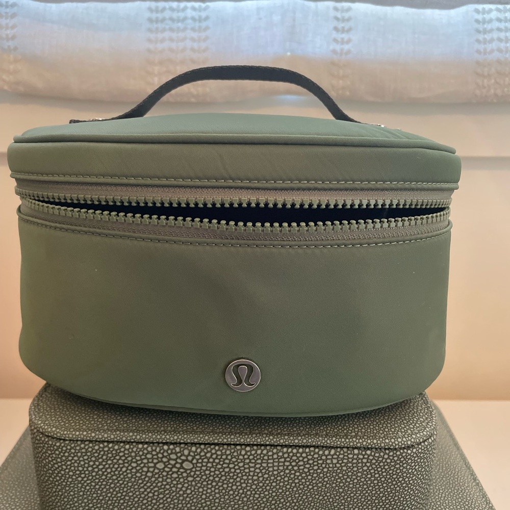 Lululemon Oval Top Access Kit